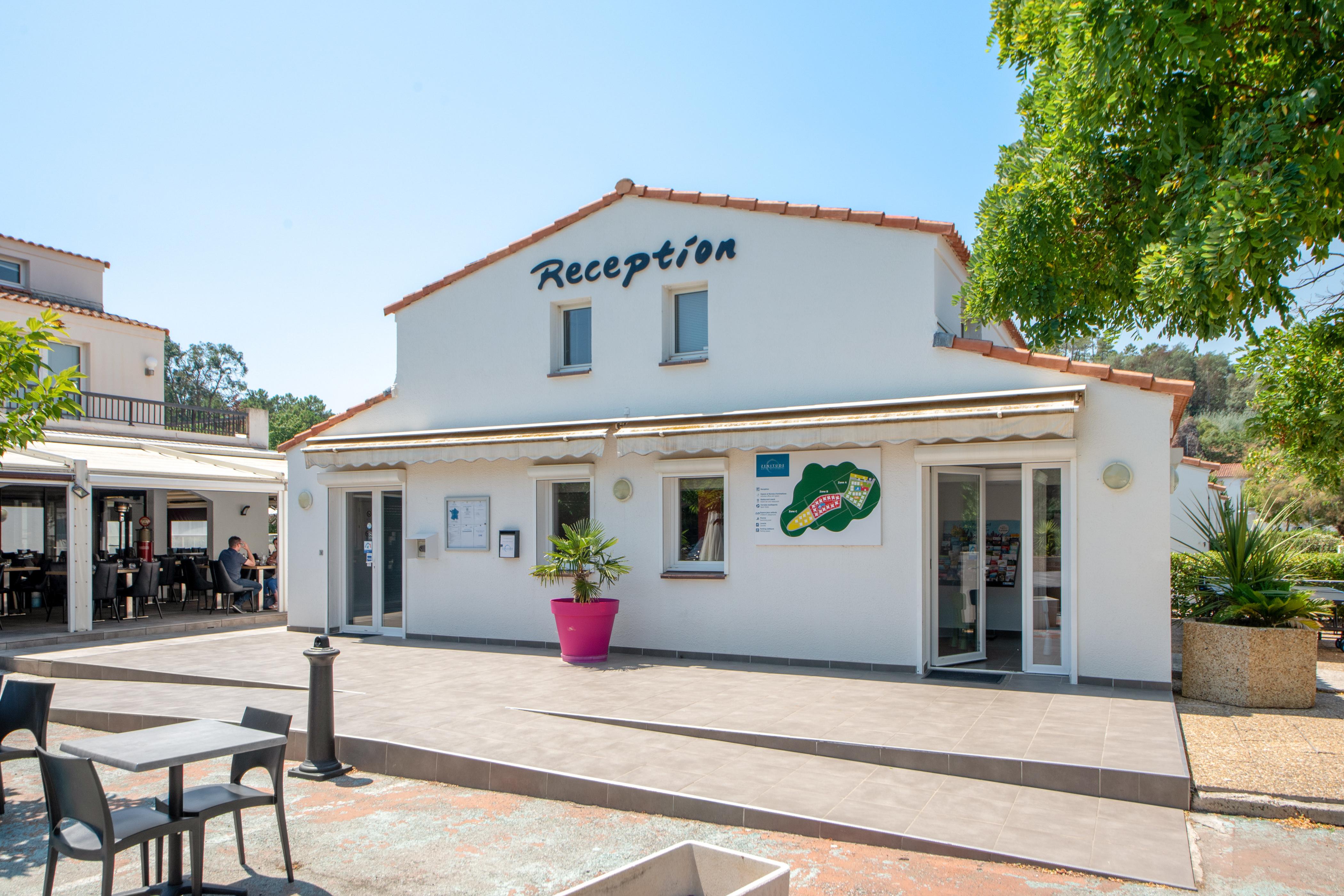 Comfort Aparthotel Mandelieu La Napoule Village Zewnętrze zdjęcie