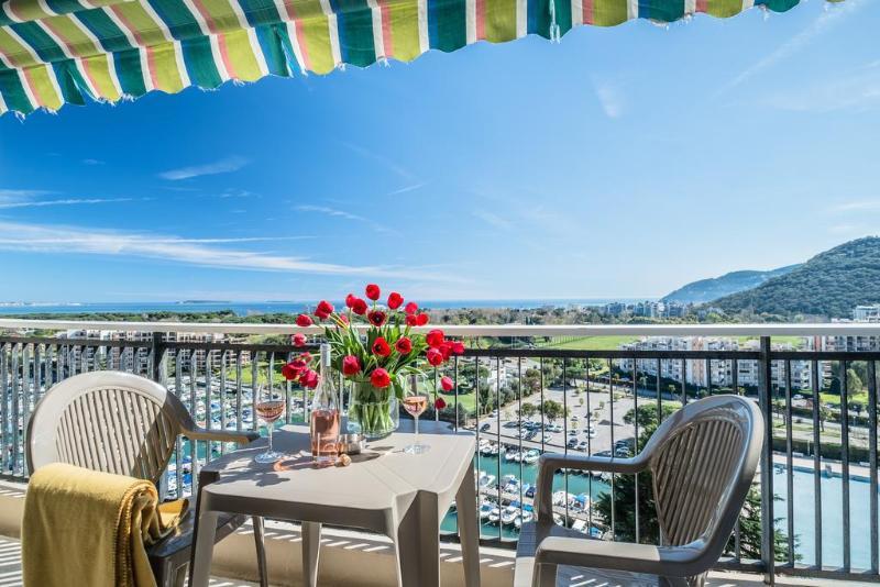 Comfort Aparthotel Mandelieu La Napoule Village Zewnętrze zdjęcie